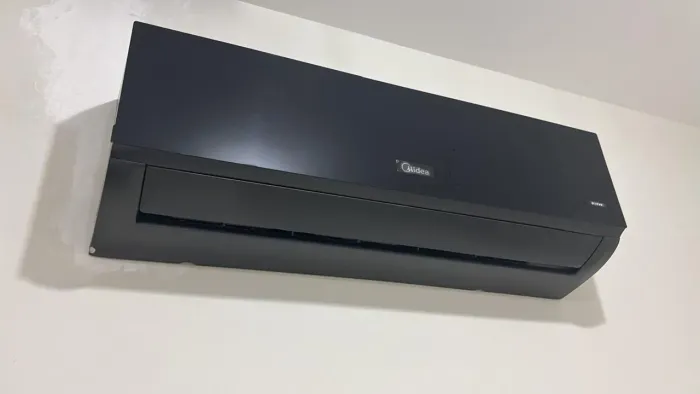 Ar condicionado inverter 18000 BTUs, Midea, Preto