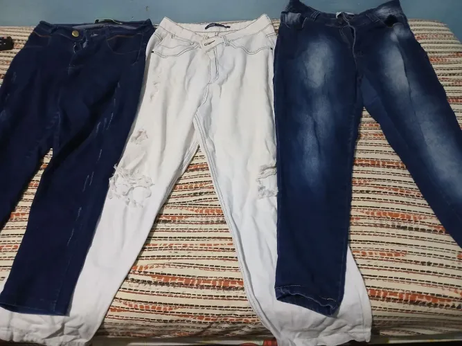 Vende- se roupa.