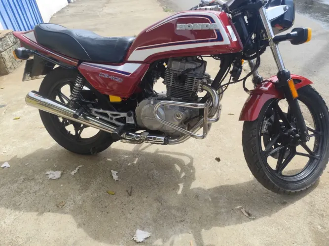 Cb 400 no geito pra placa preta