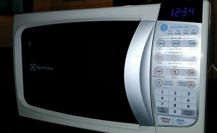 Microondas Electrolux 110Vts/23Lts moderno, funcionando/super conservado. Compare /outros