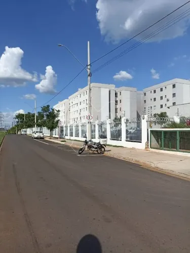 Venda de Apartamentos / Padrão na cidade de Araraquara