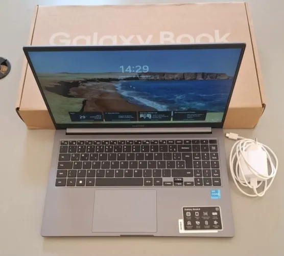 Notebook Samsung Book 4