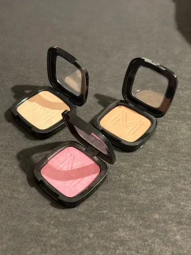 iluminador compacto make more