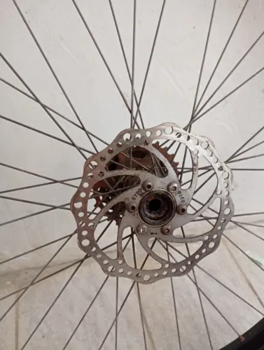 Vendo Duas Rodas de bicicleta Aro 26 completa usada