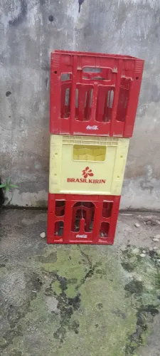caixas vazias para refrigerante  ou cervejas 