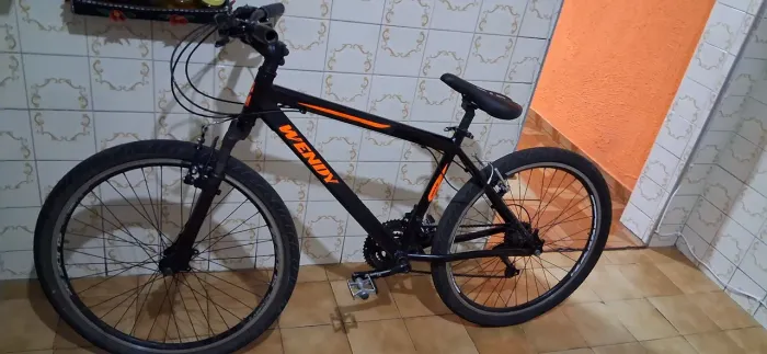 Bike de aluminio, aro 26, roda aero, e em otimo estado para pedalar suave!(aceito cartão)