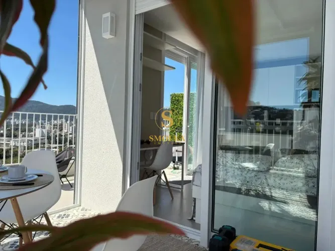STUDIO MOBILIADO À VENDA, COM UMA VAGA DE GARAGEM, NO BAIRRO CARVOIERA, PRÓXIMO A UFSC, FL