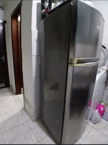 Geladeira semi nova usada pouca vezes