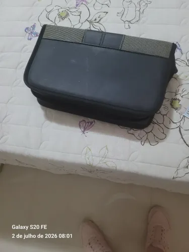 Vende-se um porta CDs grande na cor preta