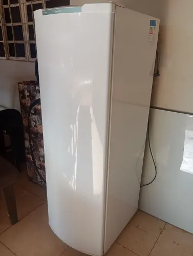 Geladeira semi-nova