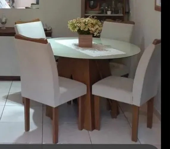 Mesa de jantar completa com vidro temperado 4 cadeiras!ACEITO PROPOSTAS NO VALOR