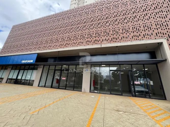 Loja Comercial com 242m² com pé direito duplo para locação Av. Caramuru