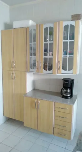 ARMÁRIO DE COZINHA