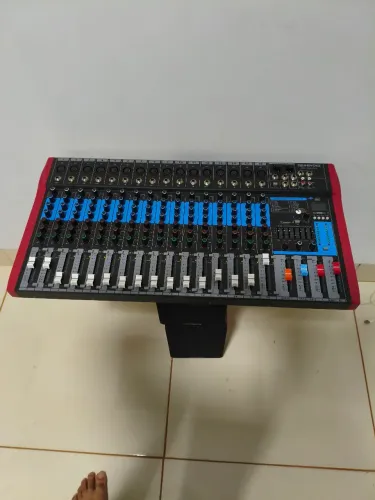 Mesa de som 16 canais