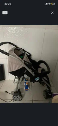 Carrinho de bebê e bebê conforto 