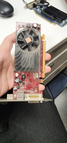 Placa de vídeo HD 2400 XT 
