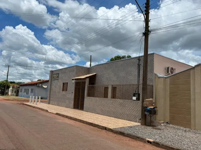 Vende-se imóvel comercial na Cohab Velha em Rosário Oeste, com 165 m2.