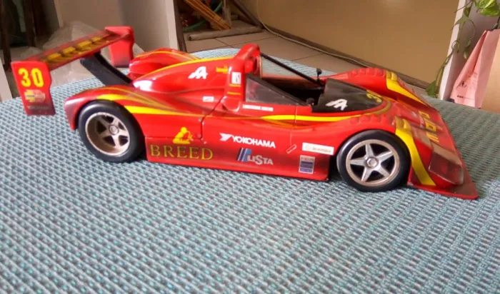 FERRARI 333 SP MOMO DAYTONA 1998 1/18 RARÍSSIMA