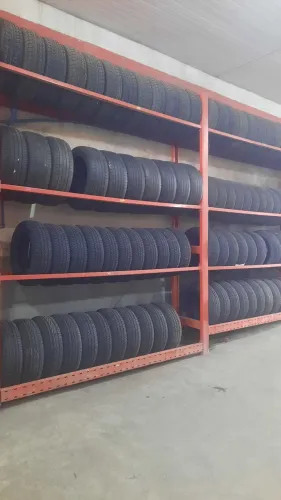 Pneus 225 55 18 e 205 55 17 por 370,00 unidade perfeito estado várias marcas Seminovos