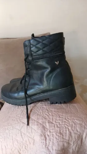 Bota semi nova