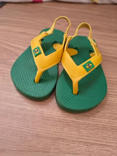 Chinelo infantil tamanho 19