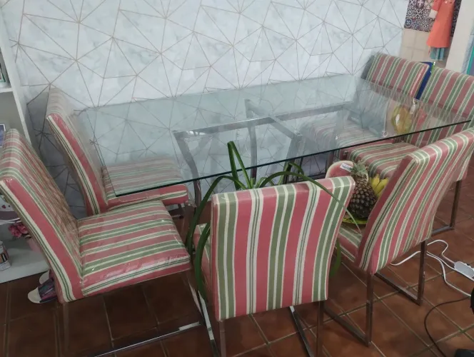 Mesa em Inox com tampo de Vidro e 6 Cadeiras 