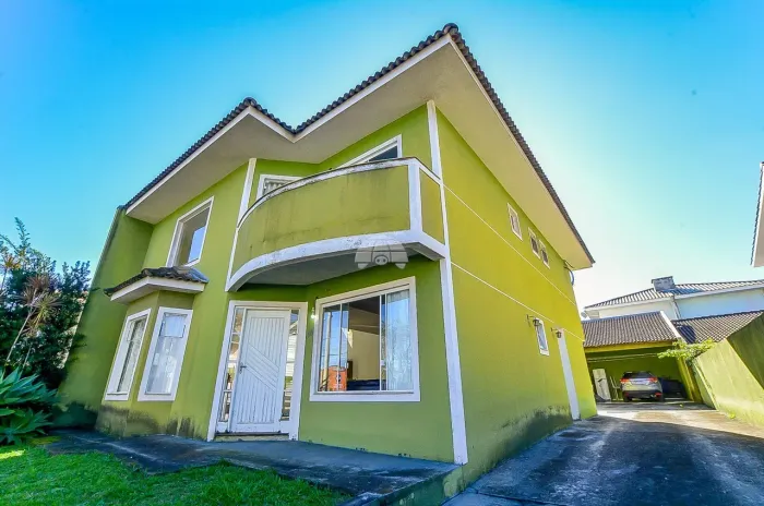 Sobrado para venda com 3 quartos no bairro Aristocrata - São José dos Pinhais - PR