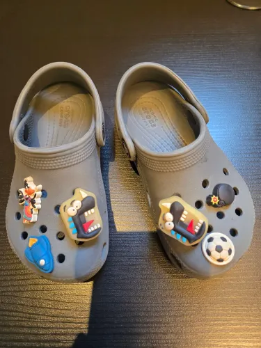 Crocs C9 original com Botons - calça 26/27