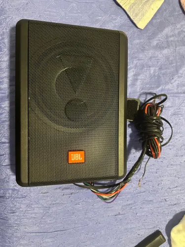 subwoofer amplificado JBL Slim SW8A-MS preto