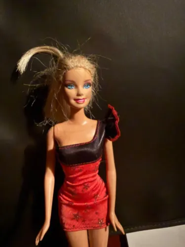 Boneca Barbie Original Mattel 2001 Loira + Vestido Festa vestido curto vermelho preto 