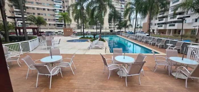 Apartamento de andar alto e 2 quartos com suíte na Barra Olímpica!!