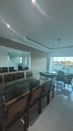 ALUGO CASA PRÓXIMO AU CENTRO MOBILIADA