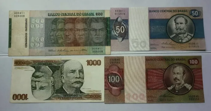 Cédulas do Brasil são 4 cédulas diferentes bem conservada