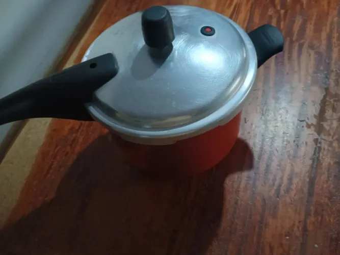 Panela pressão Tramontina de 4litros,127w