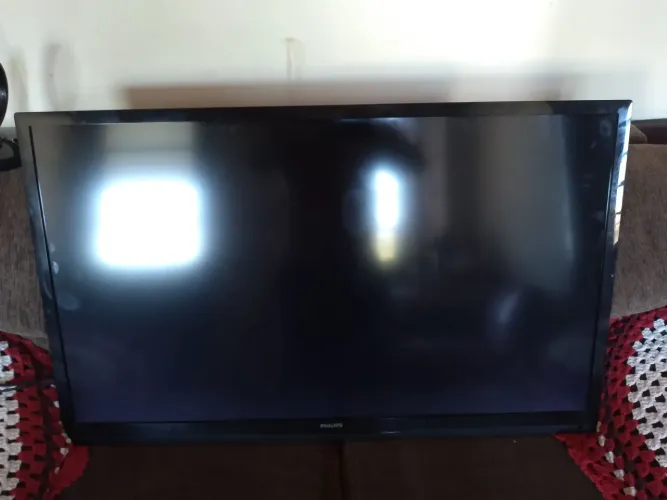 TV PHILIPS LED 42" * (NÃOÉSMART).TROCAMOS EM GELADEIRA