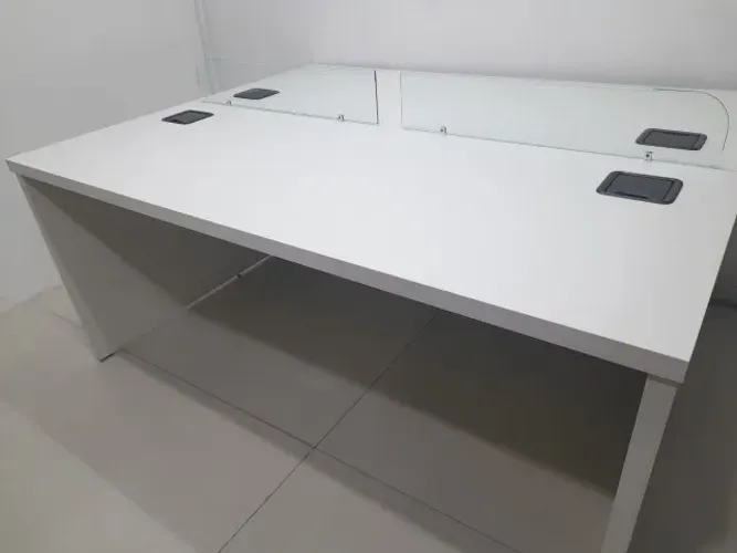 Mesa de trabalho 4 lugares