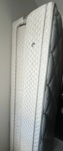 Cama com cama auxiliar