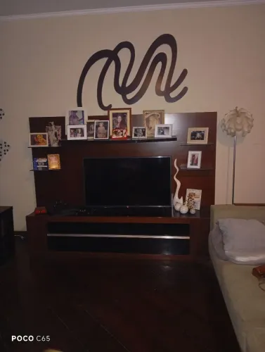Home Theater / Painel para TV com Rack Integrado Amadeirado Escuro com 2 m de largura