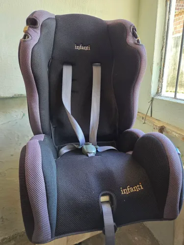 Cadeirinha + Assento elevatório de criança para automóvel