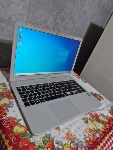 Notebook Samsung Celeron Nova geração DDR4 com NVMe SSD de 512gb Ideal trabalhos e estudos