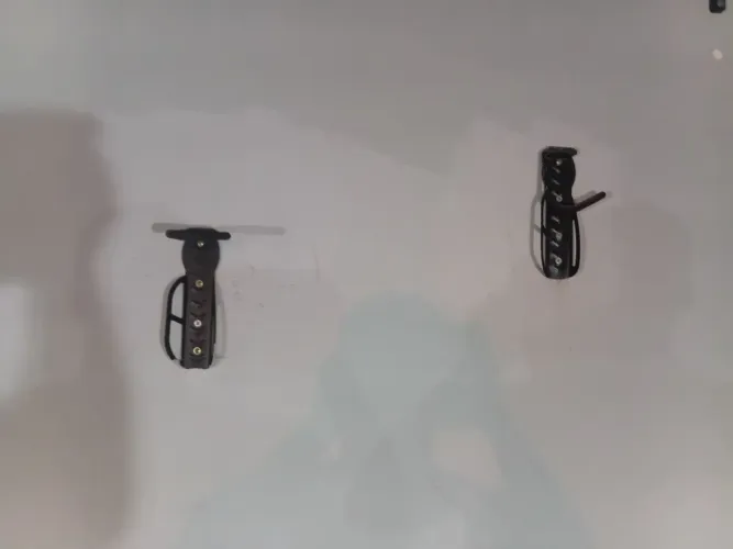 2 x Bicicletario de parede.
