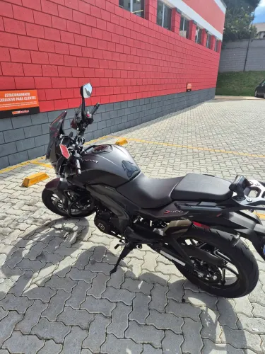 Dominar 400 2025 com apenas 2.500 km