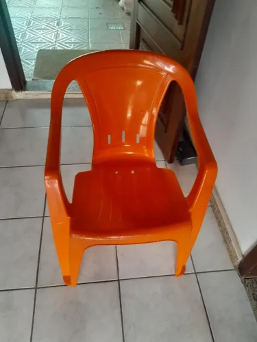 Cadeira de plástico
