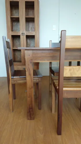 Cristaleira Peroba + Mesa Imbuia - Madeira Maciça