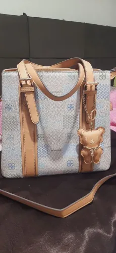 Vendo capinha e uma bolsa