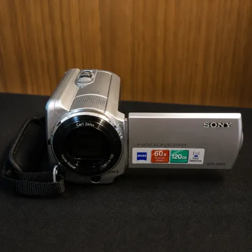 Câmera SONY DCR-SR68