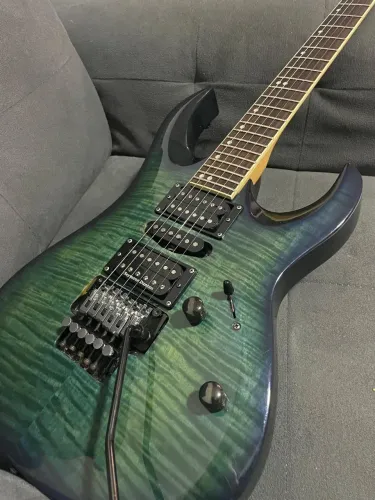 Guitarra Cort x11 com Seymour duncan
