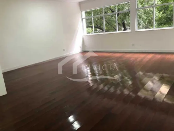 IMPERDÍVEL QUATRO QUARTOS PRÓXIMO AO ARPOADOR