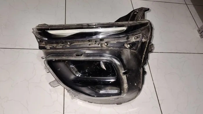 Vendo este farol da Montana modelo novo de LED