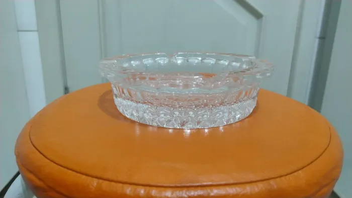 Cinzeiro de cristal grande e bonito relíquia